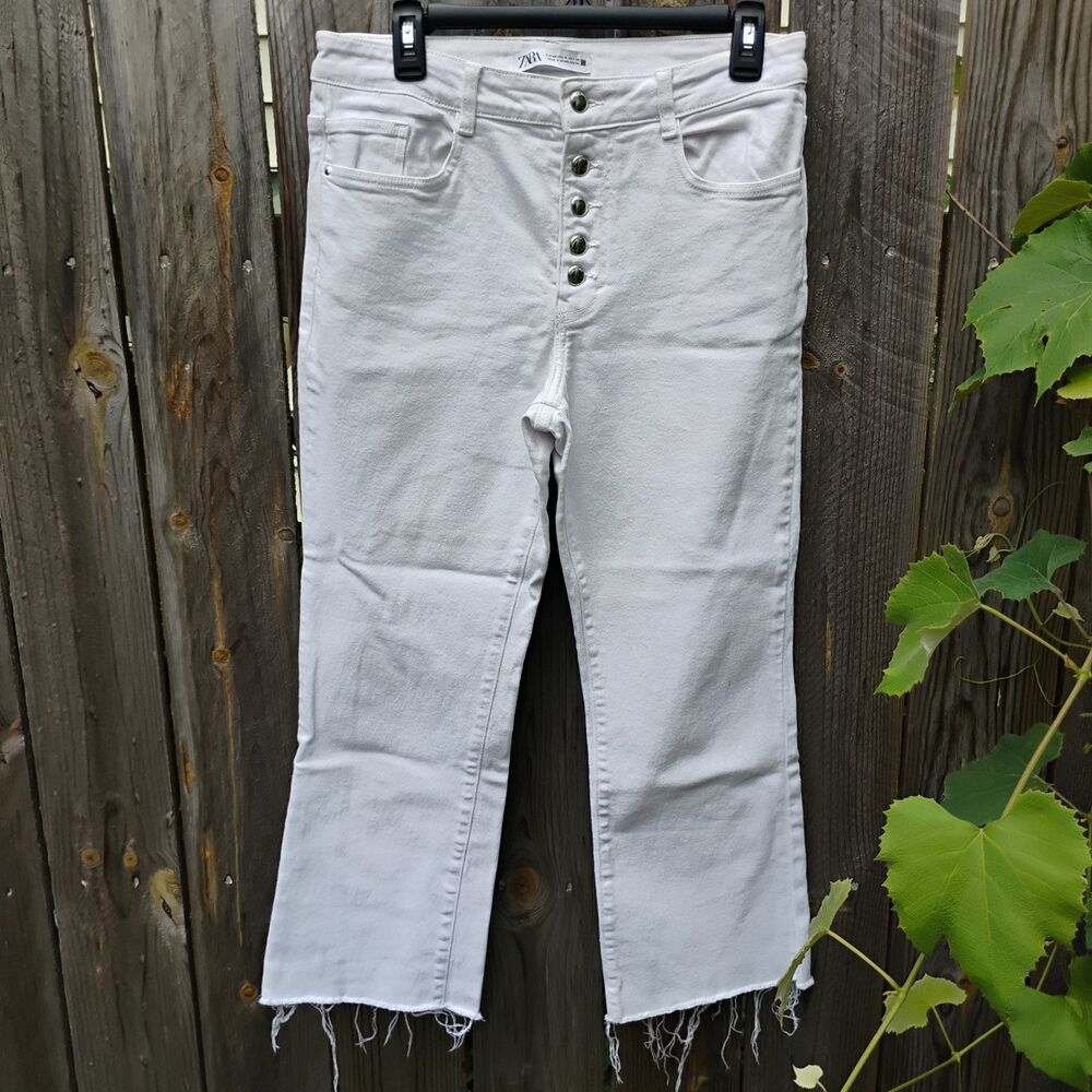 ZARA Womens White High Rise Raw Hem Cropped Flare Jeans Sz 8 US Button Fly